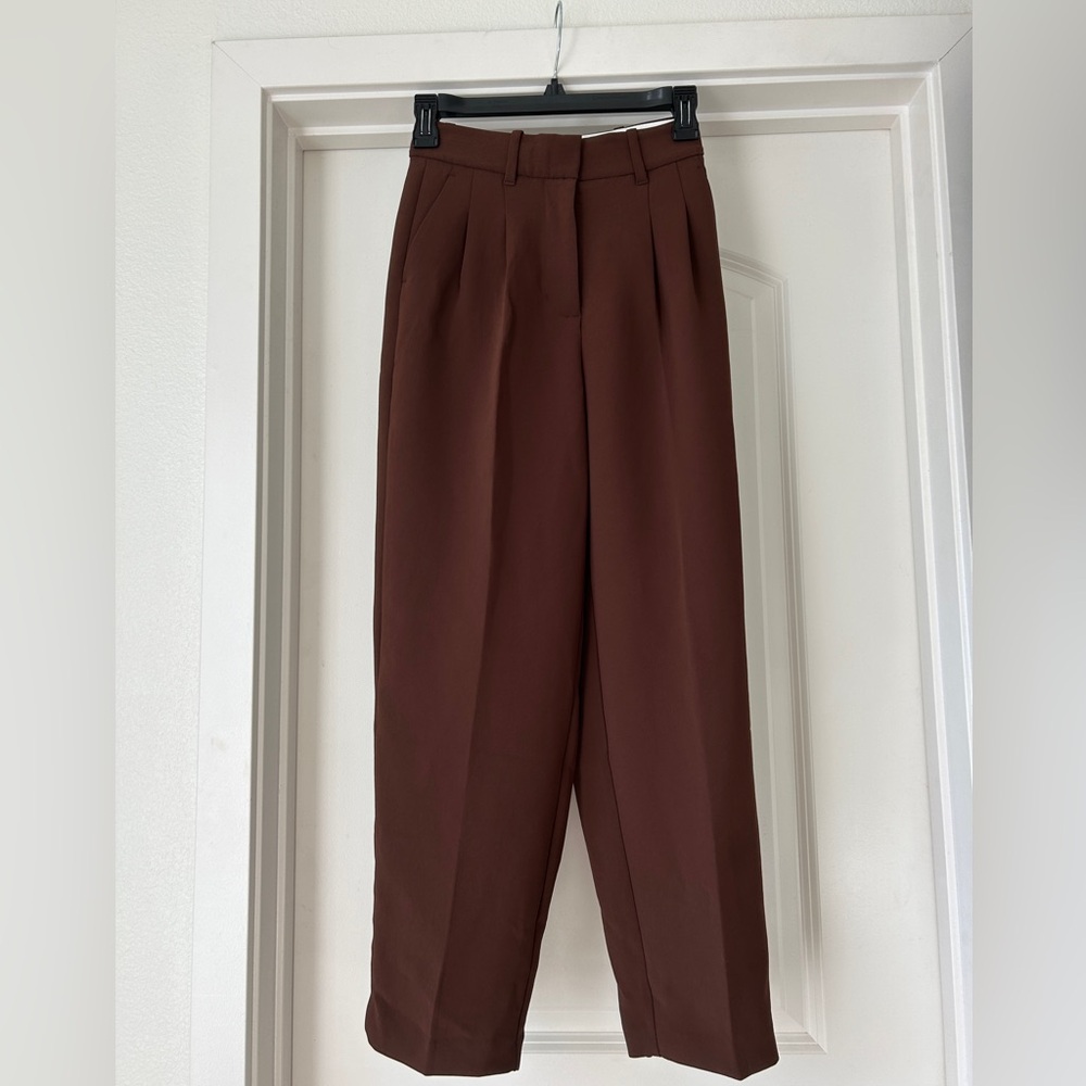 Aritzia, Wilfred high waisted trousers, size 00 in brown.